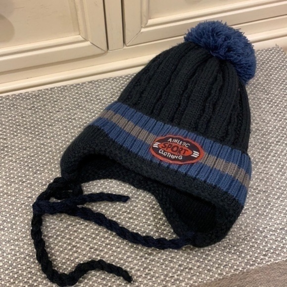 Pom Pom Hat - Picture 1 of 3